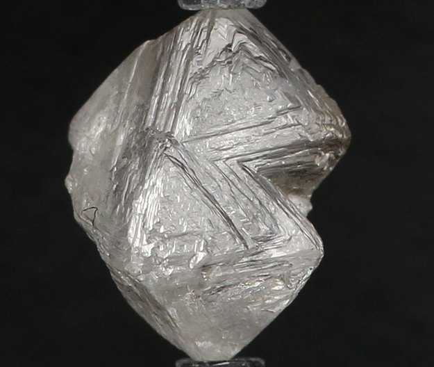 Diamant ovale canadien 0.7 ct GIA 5566210322