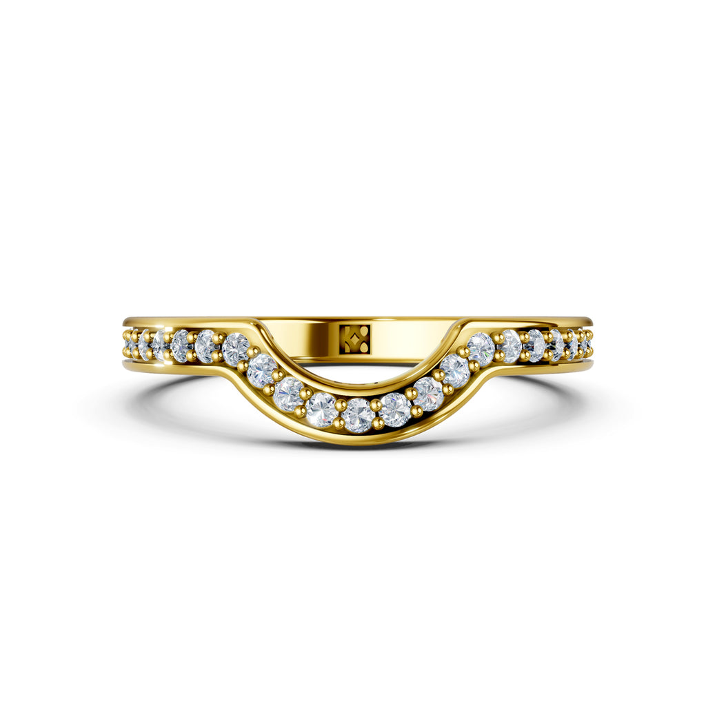 Modern, timeless contour wedding band in yellow gold with 29 diamonds. Made in Canada. Alliance en or avec 29 diamants fabriquée à Montreal. Par K8.