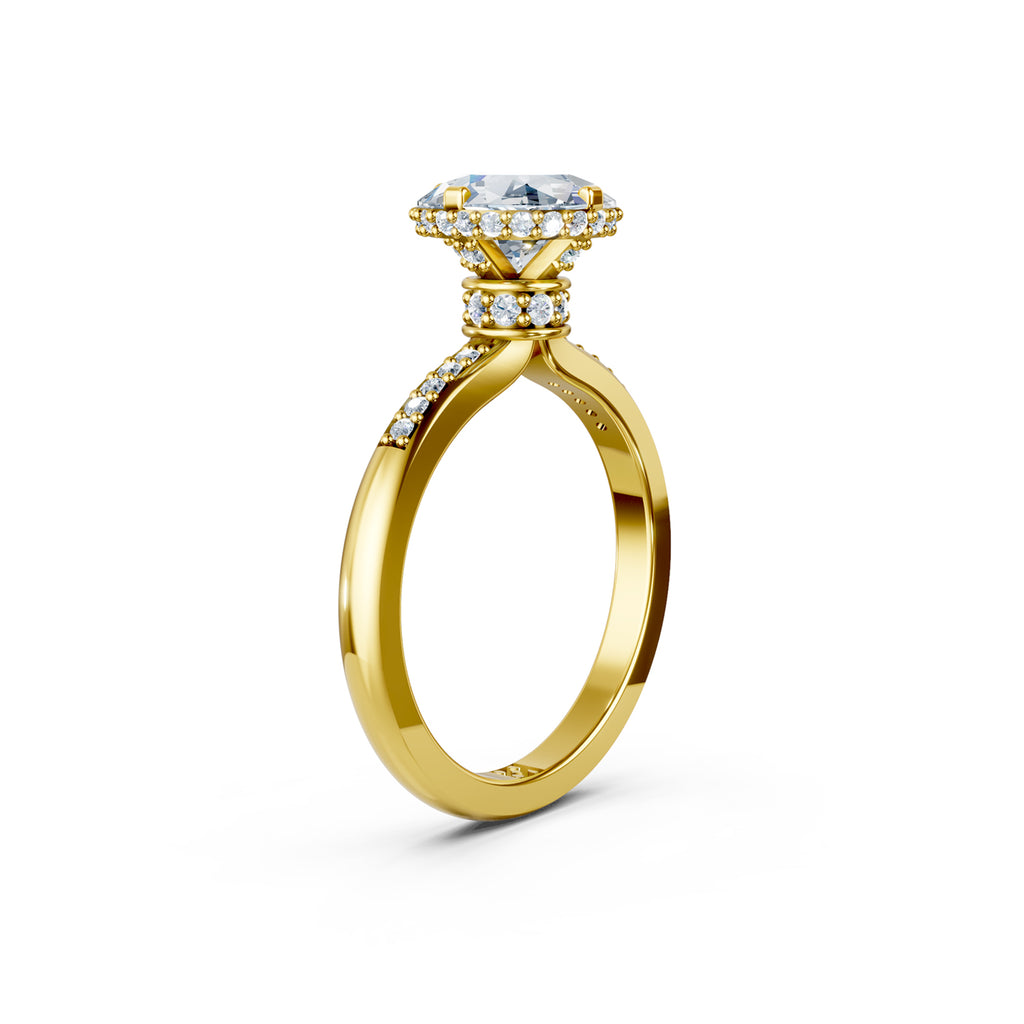 Beautiful gold engagement ring with 2 carat diamond and double hidden halo below the solitaire centre stone. Made in Canada. Bague fiançailles à diamants halo caché. Création Montréal. Style Couture Vintage.