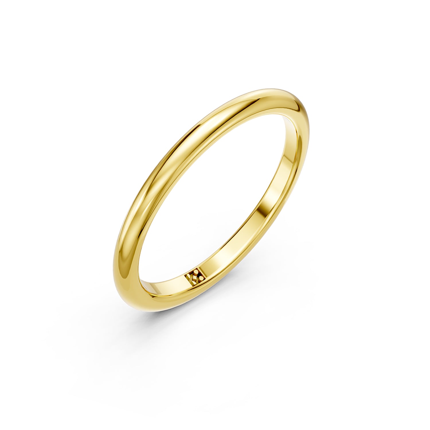 Narrow wedding band in yellow gold Unisex design for men, women and LBGTQ members. Made in Canada. Alliance en or fabriquée à Montreal. Par K8.