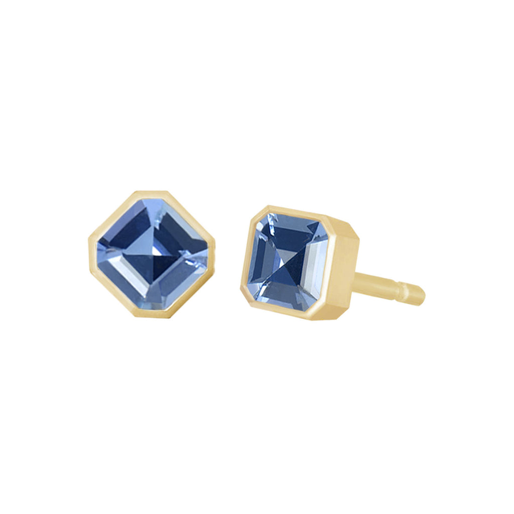 Light blue sapphire studs earrings shown from two angles. Asscher cut sapphires in bezel setting. Fine designer jewelry made in Montreal by K8 Jewelry Bijoux.